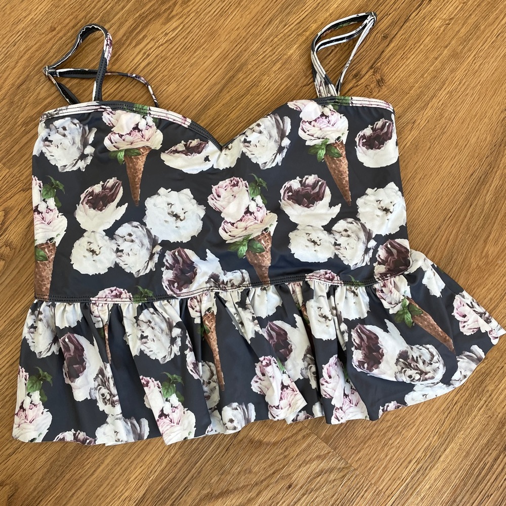 Women’s large sweetheart peplum in Ice cream floral